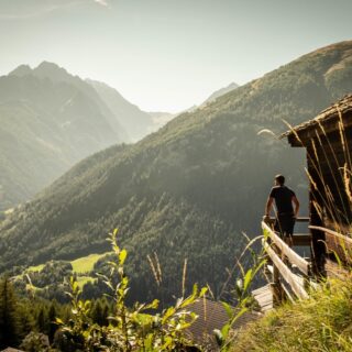 Austria es uno de los destinos Working Holiday menos conocidos entre los chilenos, pero también uno de los más interesantes.
✅ Excelente calidad de vida
✅ Ubicación estratégica en Europa
✅ Naturaleza impresionante
✅ Ciudades seguras
✅ Una experiencia cultural única
Si estás buscando un destino diferente para vivir y trabajar en Europa, Austria merece estar en tu lista.
¿Te gustaría hacer una Working Holiday en Austria?
🇦🇹 Déjanos tu opinión en los comentarios.
Credits:
Lisa-Eiersebner
© WienTourismus/Zara Pfeifer
© WienTourismus/Julia Rotter
© WienTourismus/Paul Bauer
Anna Lena Duschl
© WienTourismus/Manuel Peri